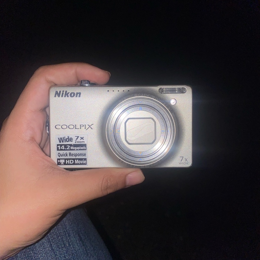 Nikon coolpix s6000 digital camera